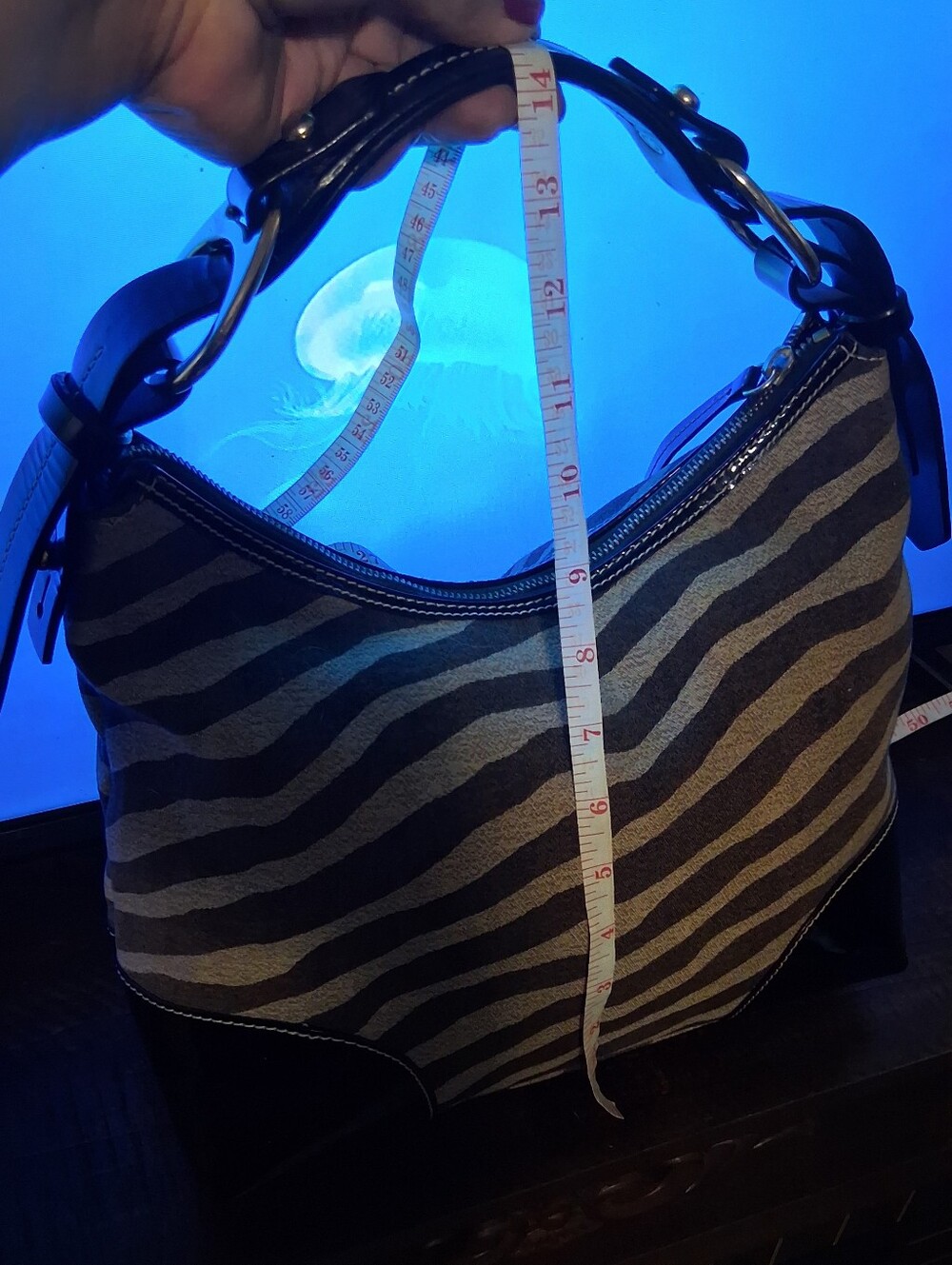 Dooney & Bourke Small Hobo Purse - Picture 4 of 6